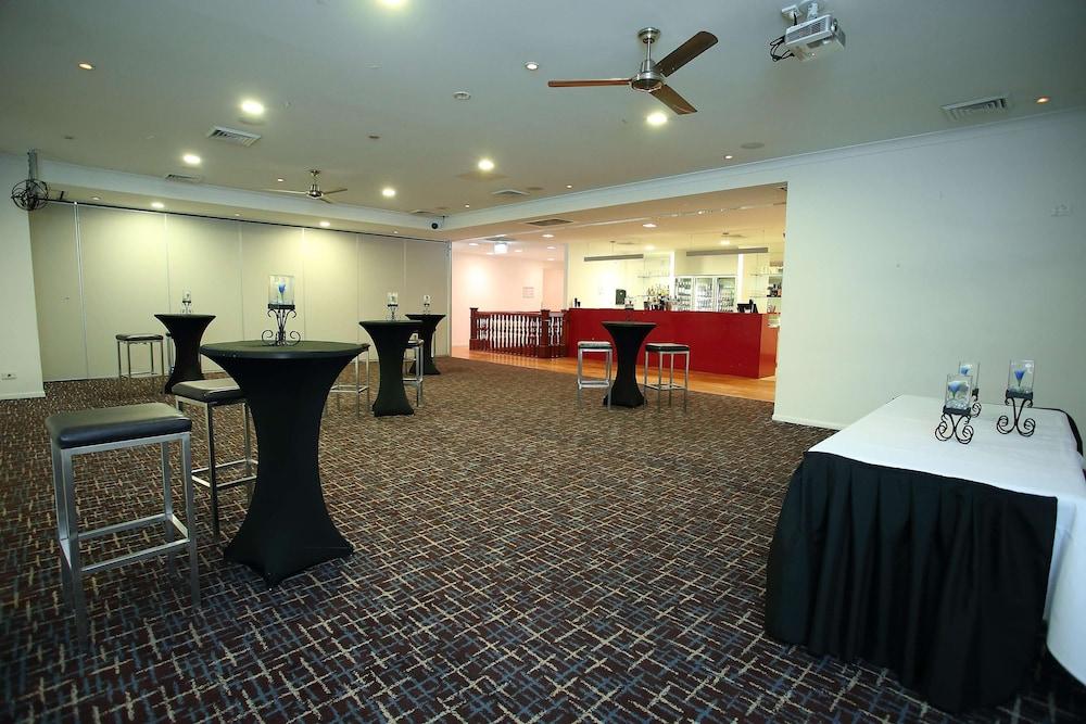 Oaks Townsville Metropole Hotel Exterior photo