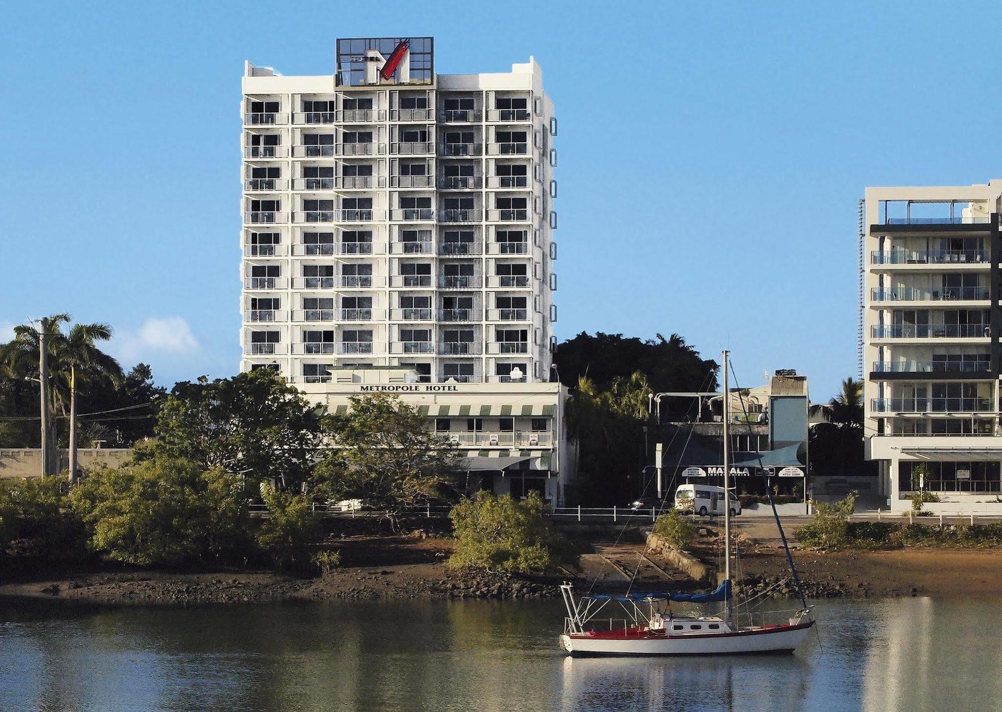 Oaks Townsville Metropole Hotel Exterior photo