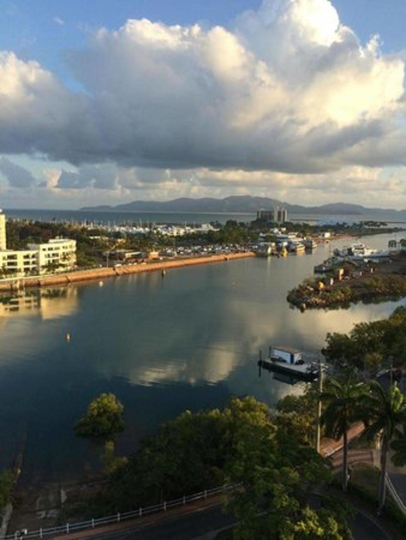 Oaks Townsville Metropole Hotel Exterior photo